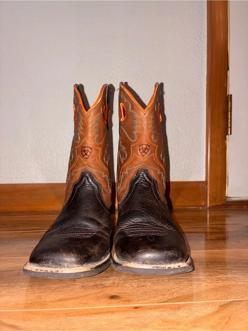 Ariat Boy’s Heritage Roughstock Cowboy Boots - size 4